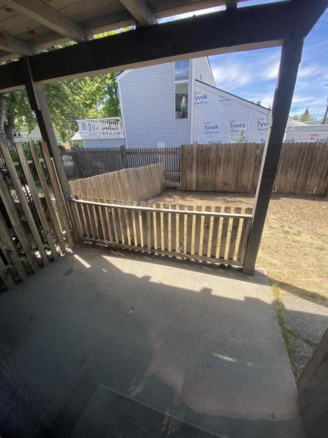 Building Photo - 155 Kahle Dr