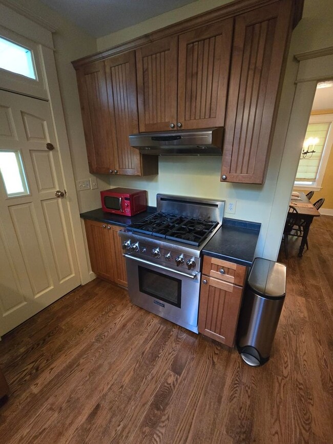 Building Photo - Charming 3-Bedroom Home in Desirable Allis...