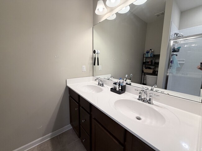 Building Photo - 606 Muddy Creek Rd