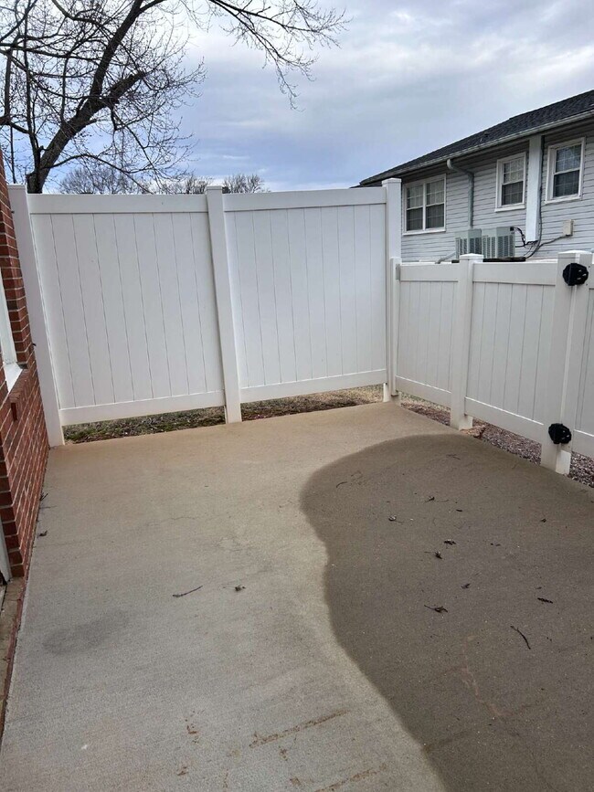 Building Photo - 4770 Champion Ct