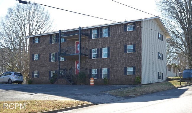 Building Photo - 1601 2nd Way NE