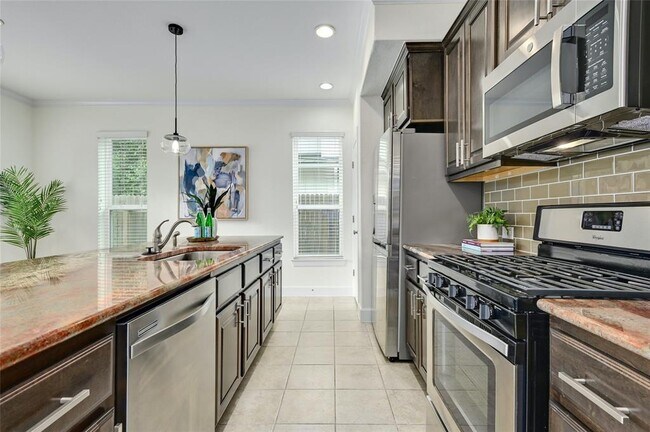 Building Photo - 4707 Rosedale Ave