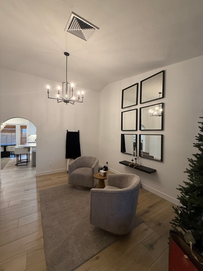 Building Photo - 948 E Grandview St