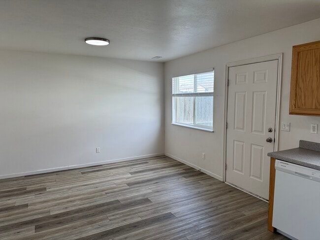 Building Photo - 2500 W 450 N
