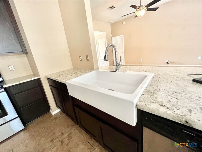 Building Photo - 2907 Wesley Dr