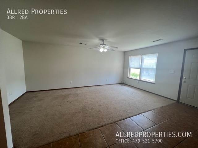 Building Photo - 3 Bedroom 2 Bathroom Duplex in Beautiful R...