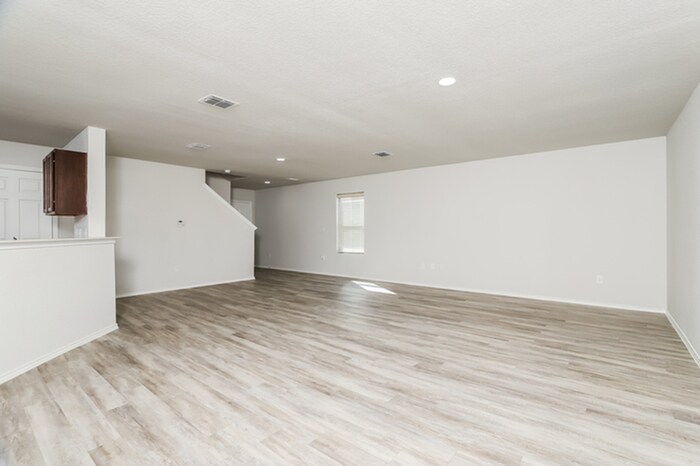 Building Photo - 10611 Hunters Pond