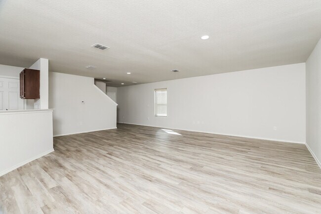 Building Photo - 10602 Hunters Pond