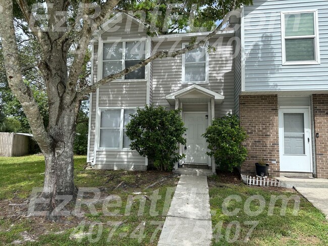 Primary Photo - Newly Renovated 2/1.5 Townhouse in Winter ...