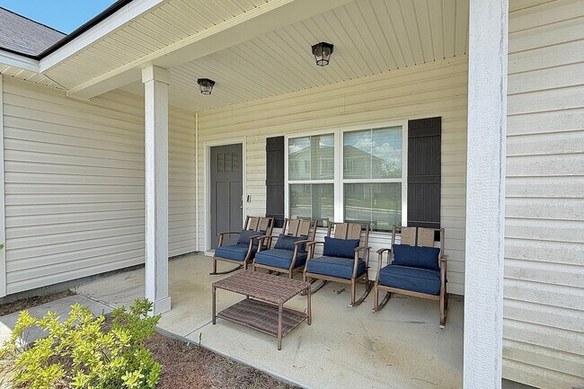 Building Photo - (Pet Friendly)