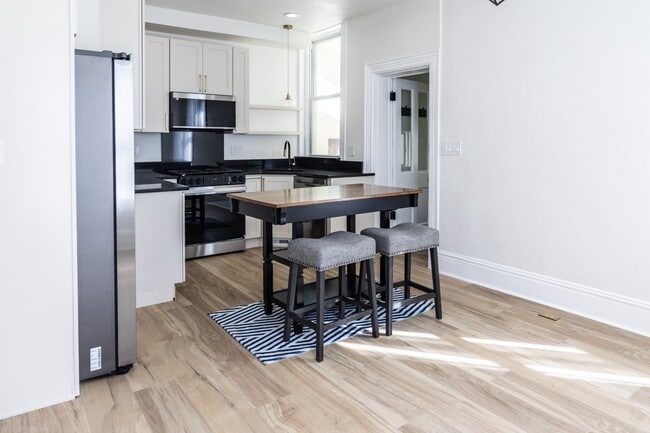 Building Photo - Stunning Remodeled Patio Home in Baker – 3...