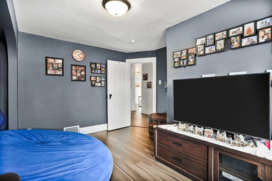 Building Photo - 426 College Ave