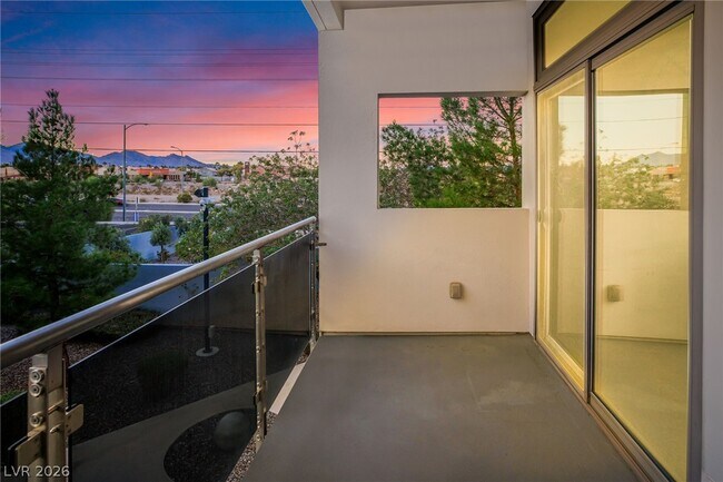 Building Photo - 8925 W Flamingo Rd