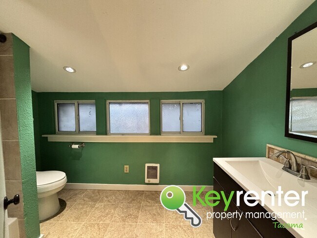 Building Photo - Cozy 4 Bedroom Tacoma Rental Home Near Lincoln District and Downtown