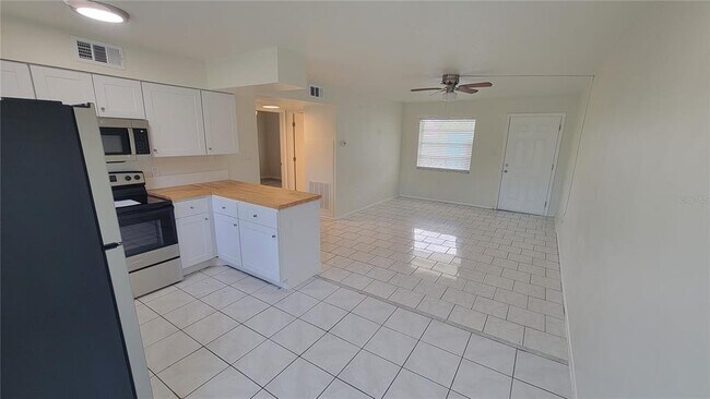 Building Photo - 308 Avanda Ct