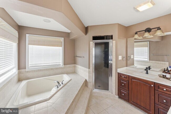 Building Photo - 11 Mt Ararat Ln