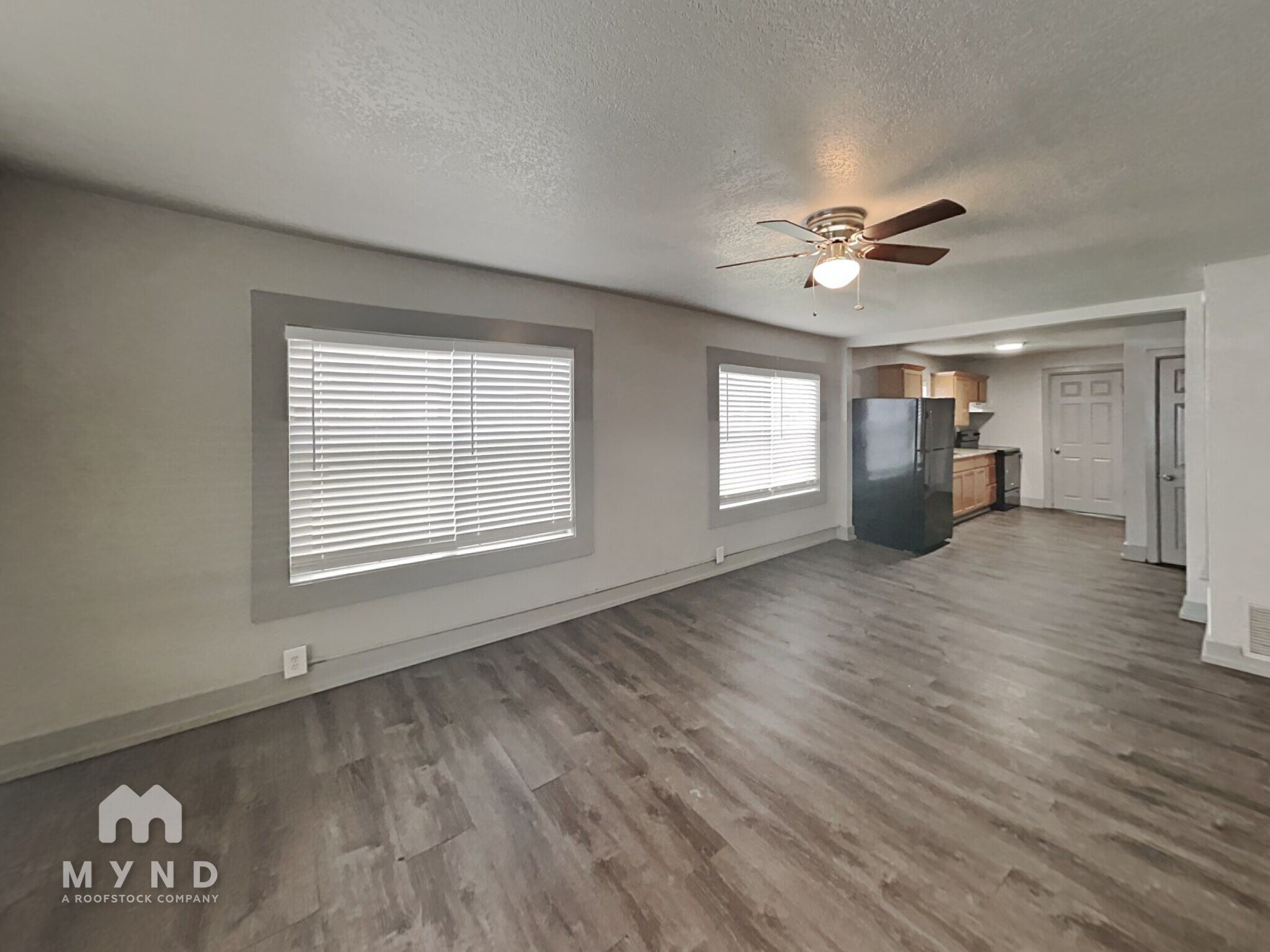 Building Photo - 320 N Main St