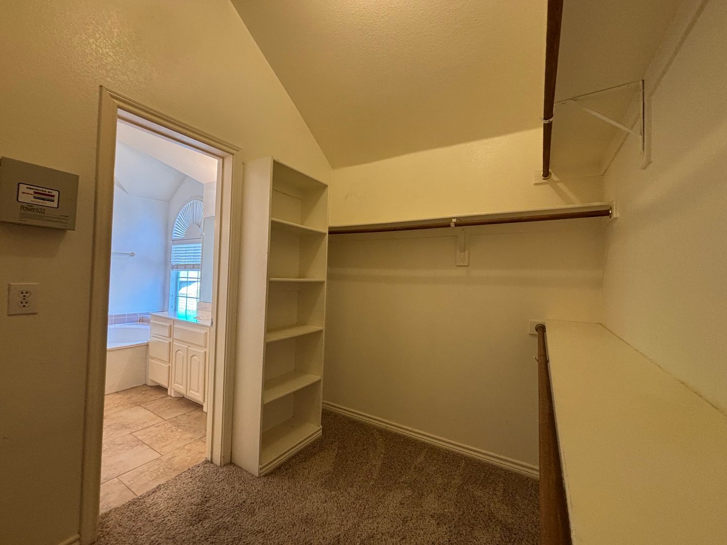 Building Photo - 10640 Line Berry Ln