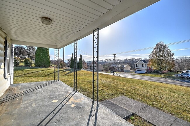 Building Photo - 1408 W College St