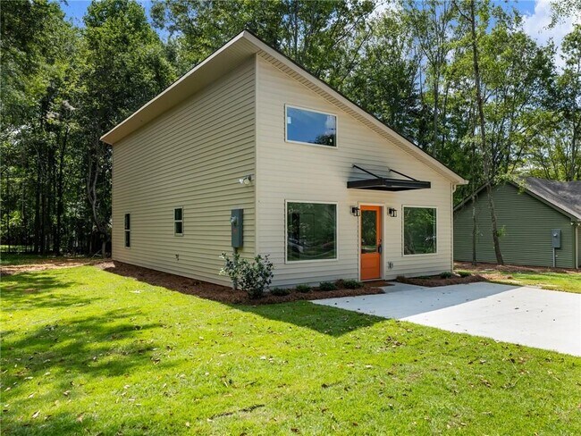 Building Photo - 8083 Beachwood Dr