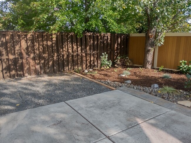 Building Photo - Freshly updated 4 bedroom 2.5 bath, two st...