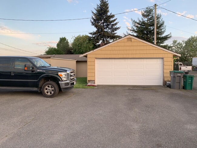 Building Photo - 2735 Hefner Ave