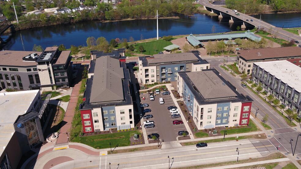 Building Photo - Riverfront Terrace