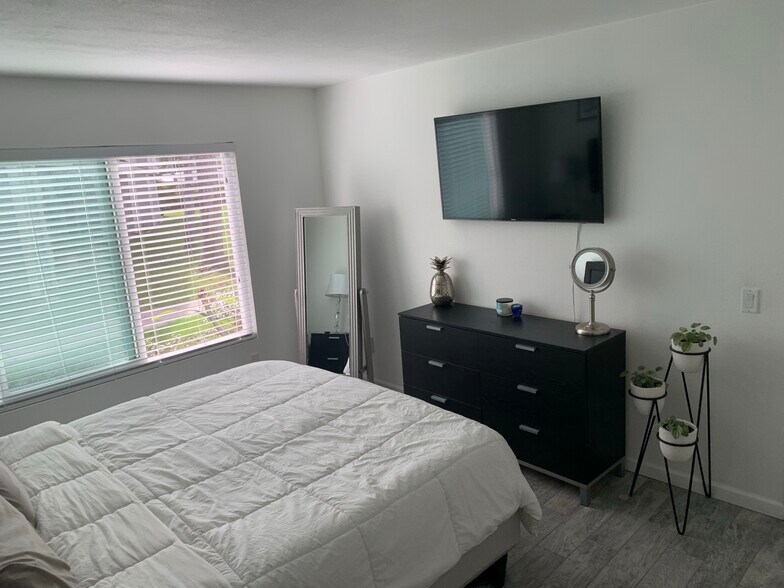 Building Photo - 122 Mangano Cir