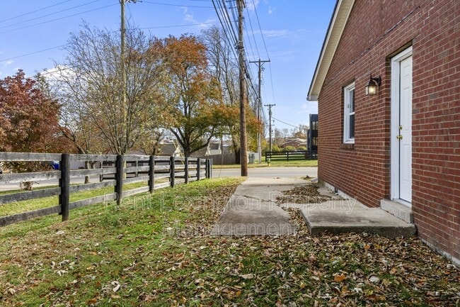 Building Photo - 4021 Victoria Way