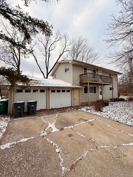 Building Photo - 310 Poplar St