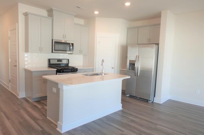 Building Photo - 100 Tramore Ln