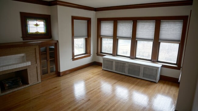 Building Photo - 5040 N Parkside Ave