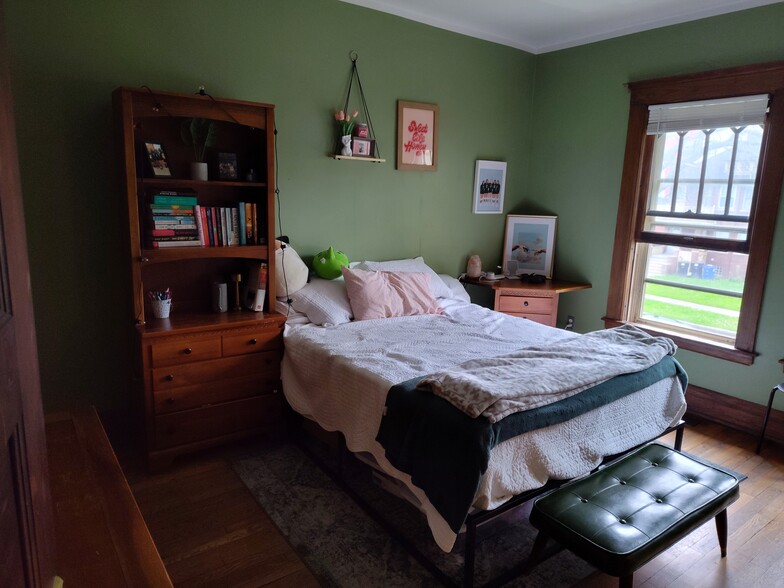 bedroom 1 - 3918 Commonwealth St