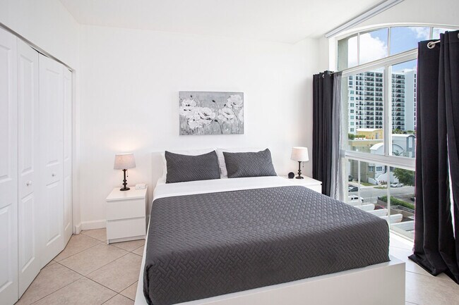 Building Photo - 2280 SW 32nd Ave