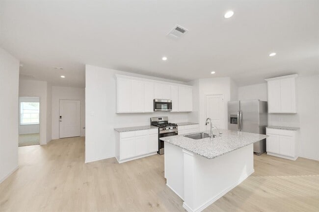 Building Photo - 5038 Balcolm Dr