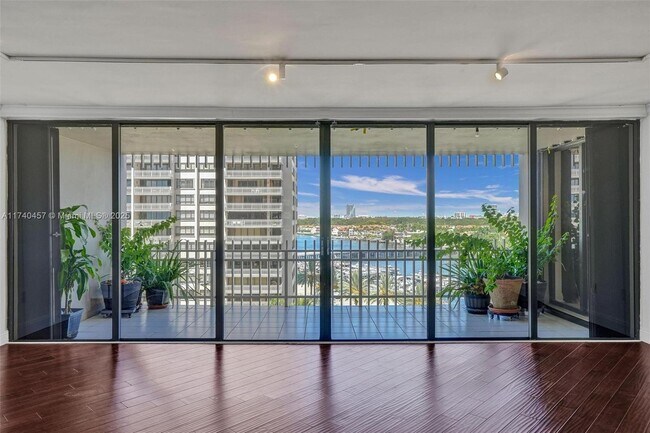 Building Photo - 3 Grove Isle Dr