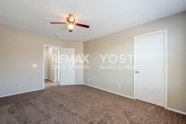 Building Photo - Spacious Living in SK Ranch!
