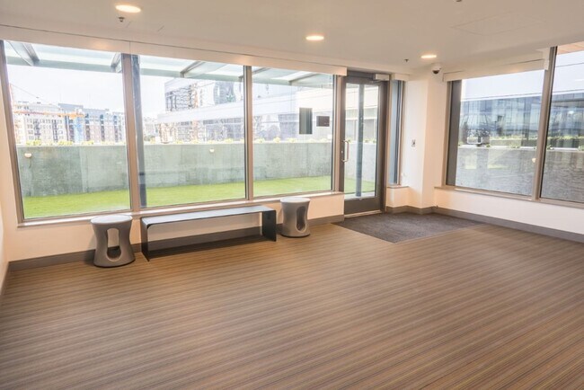 Building Photo - 2Bd/2Ba Seattle Condo