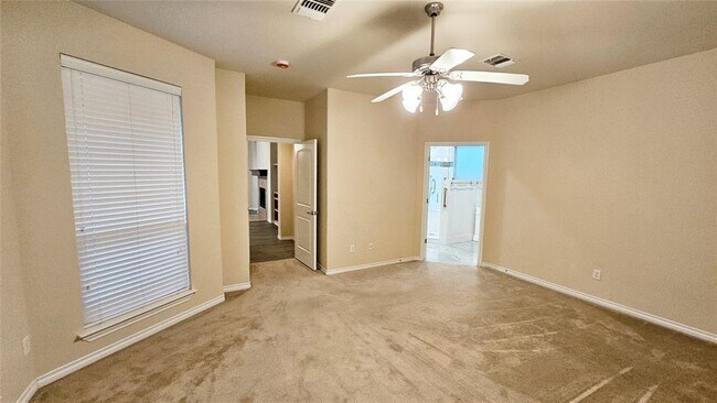 Building Photo - 1824 Woody Ln