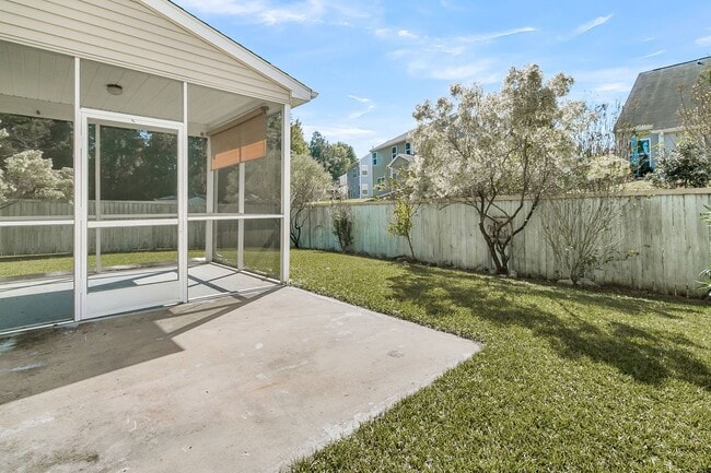 Building Photo - 5 Bedroom 3 Bath Home Located in Sophia Landing in Goose Creek