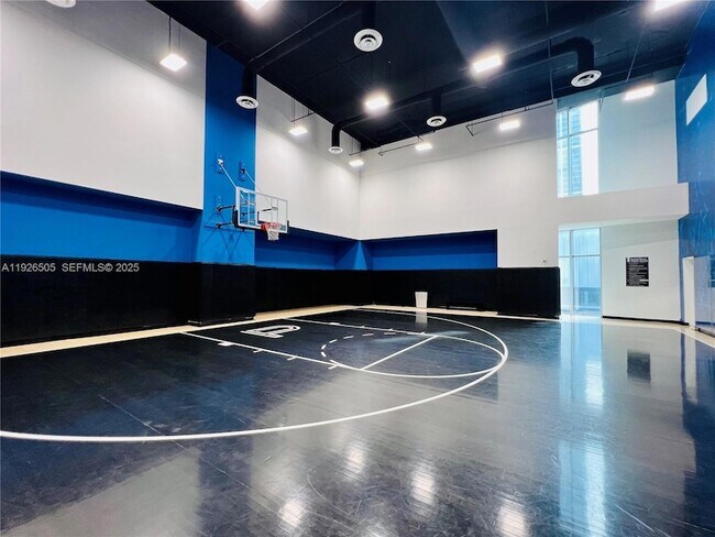 Building Photo - 851 NE 1st Ave