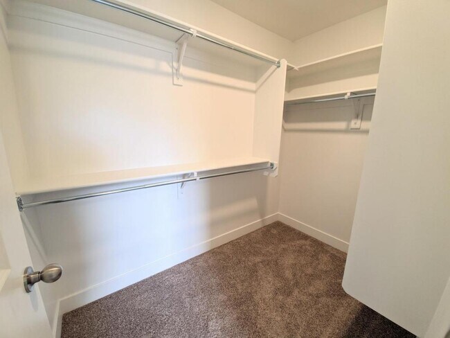 Building Photo - 1048 W 600 S