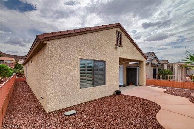 Building Photo - 2118 Desert Woods Dr