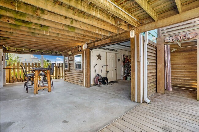 Building Photo - 3827 Las Palmas St