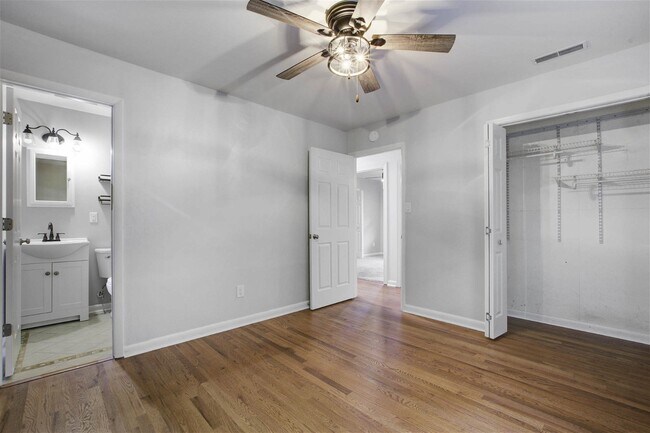 Building Photo - 221 Forest Cir