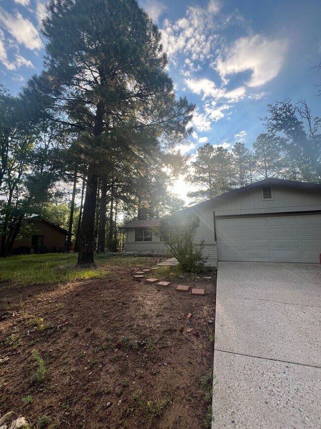 Building Photo - (LEASE PENDING) $2,475 3 Bed/2 Bath House -Country Club Estates neighborhood