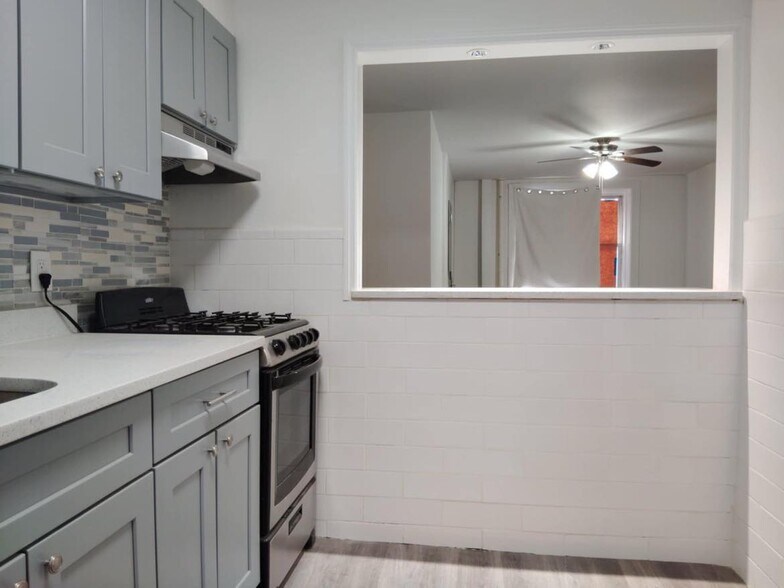 Building Photo - 556 W 161st St