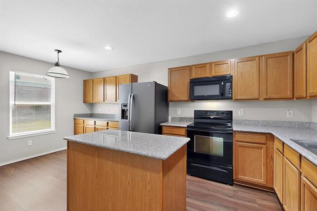 Building Photo - 708 Lark Dr