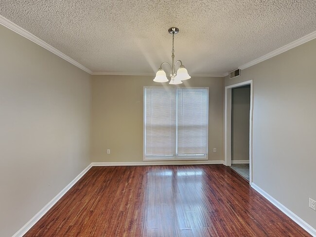 Building Photo - 1017 Hawkview Dr