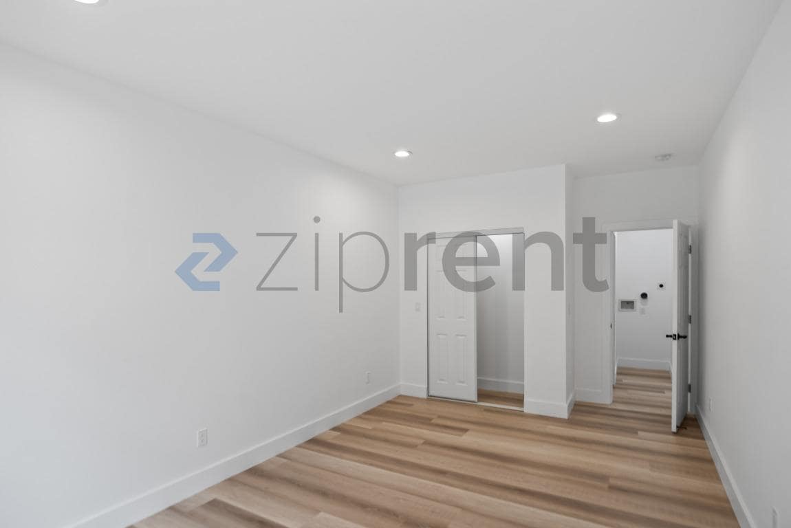 Building Photo - 1026 43rd St